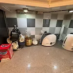Cosy Shared Flat - Self Check-In, Free Street Parking