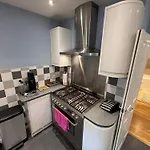 Cosy Shared Flat - Self Check-In, Free Street Parking