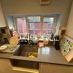 Cosy Shared Flat - Self Check-In, Free Street Parking